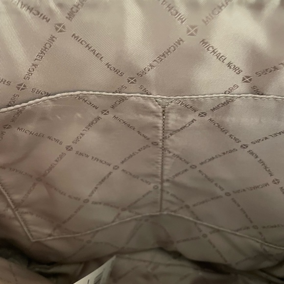 SOLD-MICHAEL Michael Kors Jet Set Charm - Picture 8 of 15